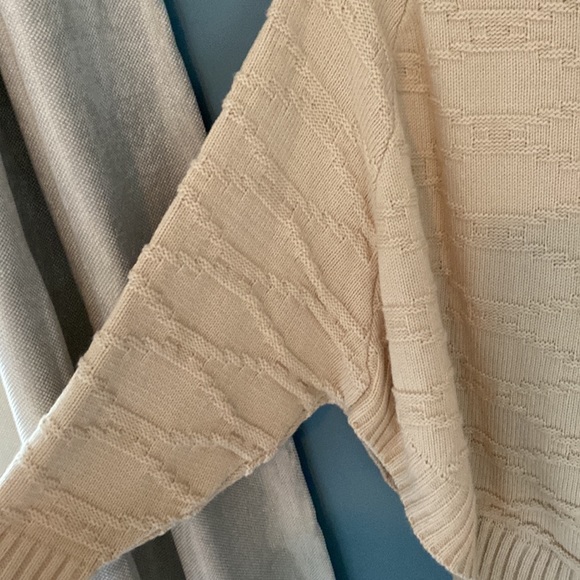 Poncho - Picture 2 of 2